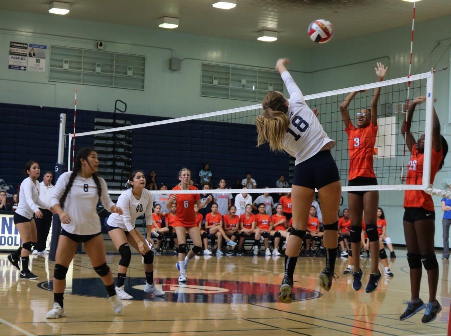 Girls+Varsity+Volleyball+Setting+up+for+a+Strong+Finish