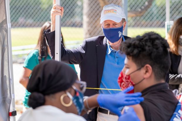 LAUSD Superintendent Austin Beutner watches a student get a flu shot at a flu shot and COVID-19 testing clinic at San Fernando Middle School in San Fernando on Friday, October 16, 2020.  