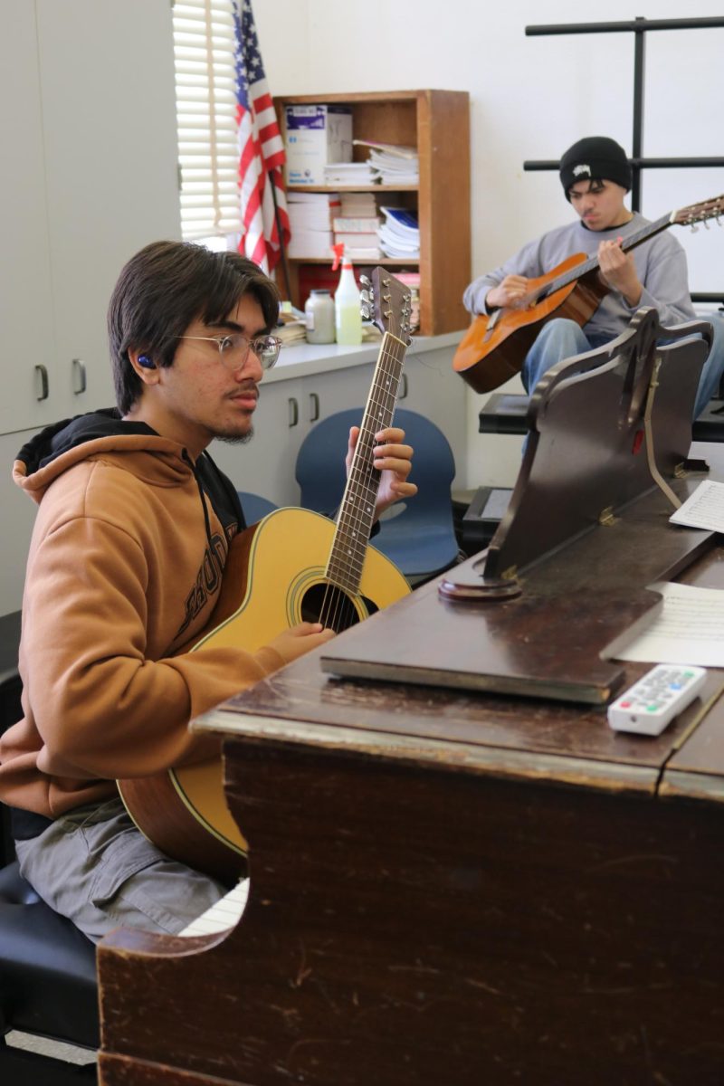 Guitar class: Senior Matthew Aguilar and sophomore Masawwer Khan play a guitar solo from “Master of
Puppets” by Metallica. New music teacher Aaron Sim teaches the class.