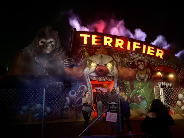 Haunts With Holden: Universal Studio's Halloween Horror Nights